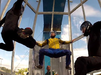 Wind Up Free Fall Simulator<!--Aventura, Turismo de Aventura, Esportes Radicais, Esportes Indoor, Paraquedismo, Radical,  Túnel de vento, simulador de queda livre, simulador de salto de paraquedas, tubo de voo-->